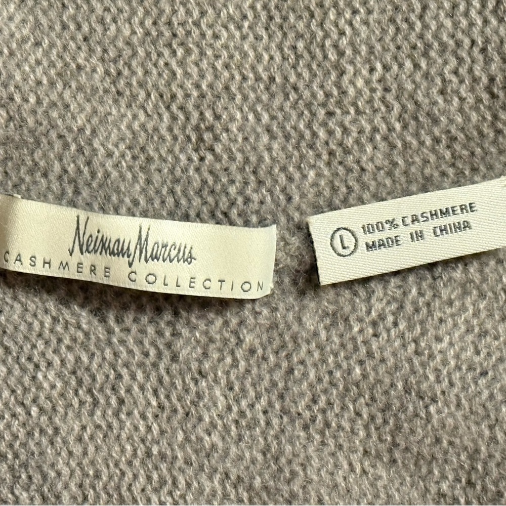 Neiman Marcus 100% Cashmere Gray Shrug, Sweater, or Cardigan - Picture 3 of 3